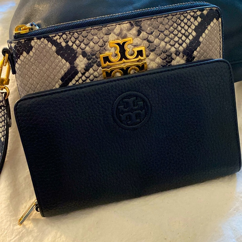 COPY - Tory Burch Black Wristlet Wallet